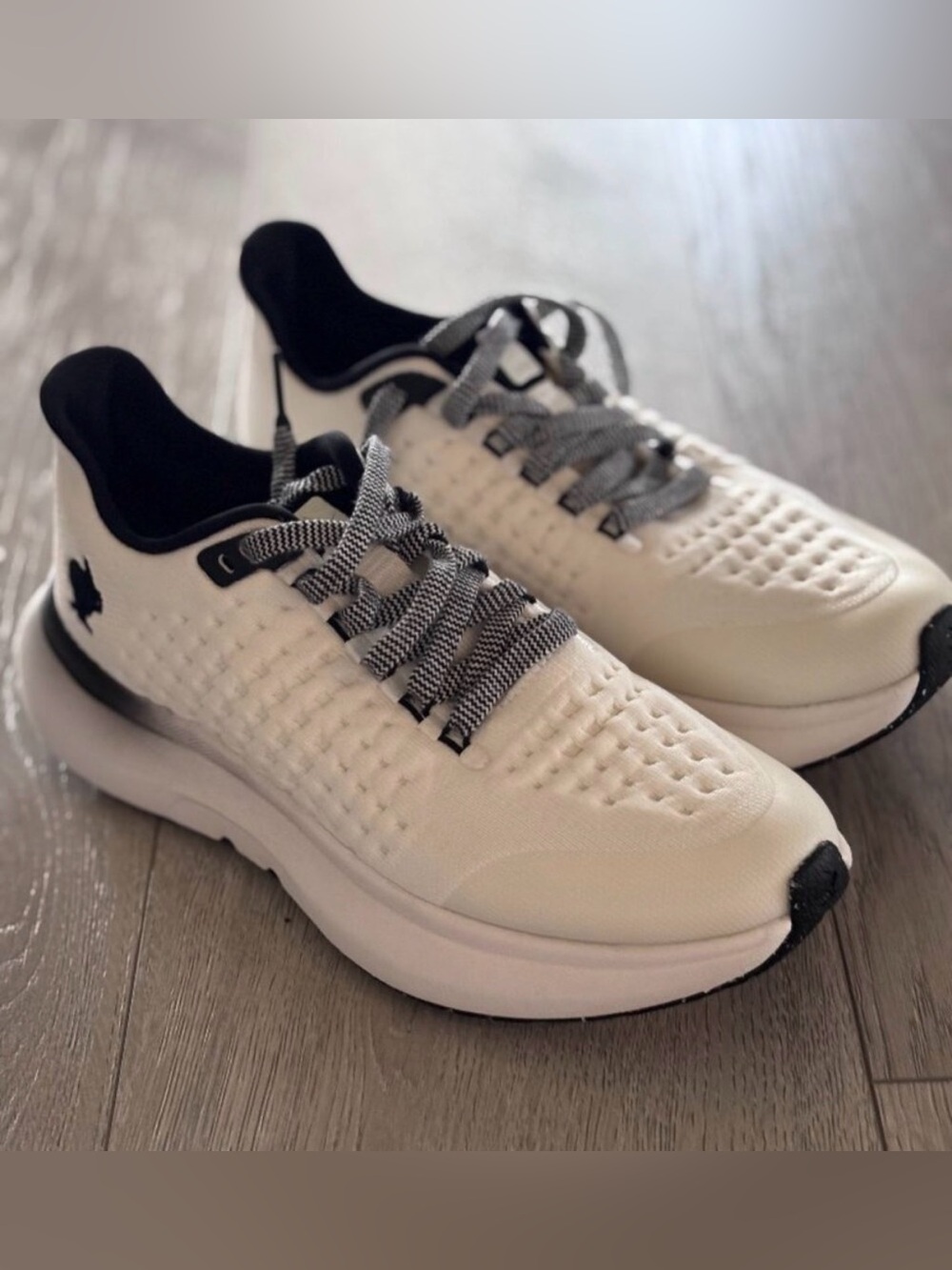 Rabbit Womens Shoes Dream
Chaser Size 7.5 Training/ Running White Black